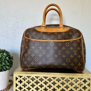 Auth Louis Vuitton Deauville travel bag.